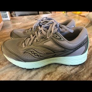 Womens size 9 Saucony shoes